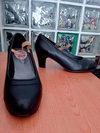 Zapatos de flamenco con chapas