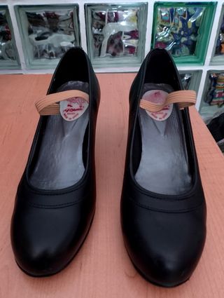 Zapatos de flamenco con chapas