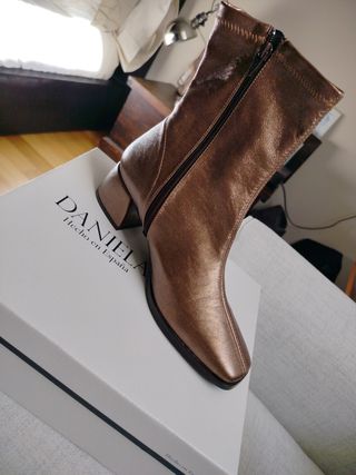 Botines piel doradas T38