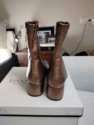 Botines piel doradas T38