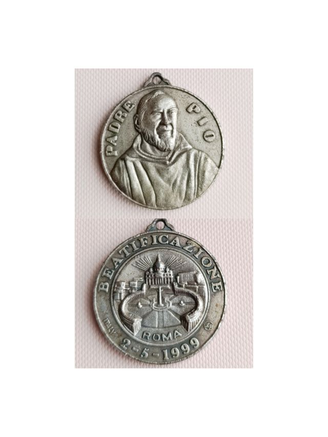 Medaglia beatificazione padre Pio 1999