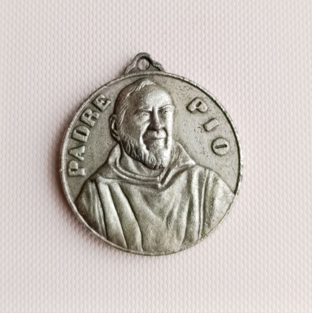 Medaglia beatificazione padre Pio 1999