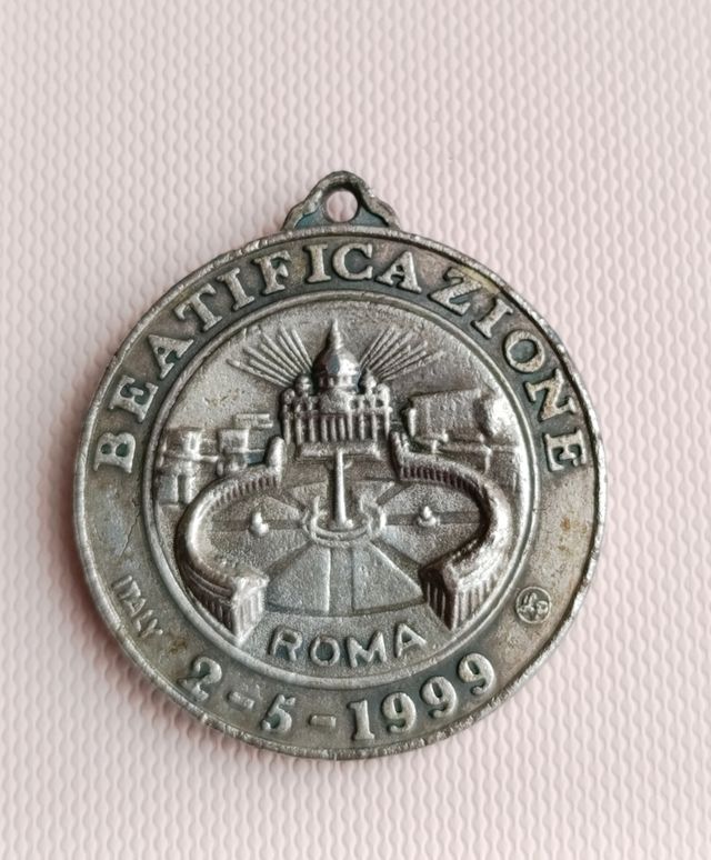 Medaglia beatificazione padre Pio 1999
