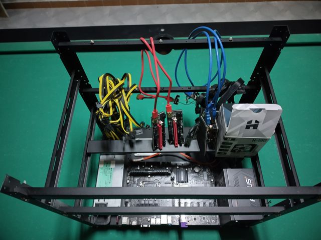 Rig minería 12 GPUs sin gráficas