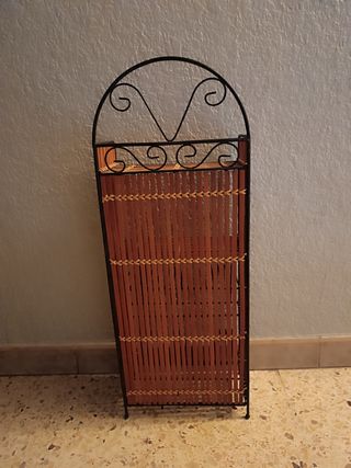 #MB9. Estantería de caña de bambú y hierro