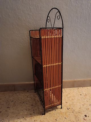 #MB9. Estantería de caña de bambú y hierro