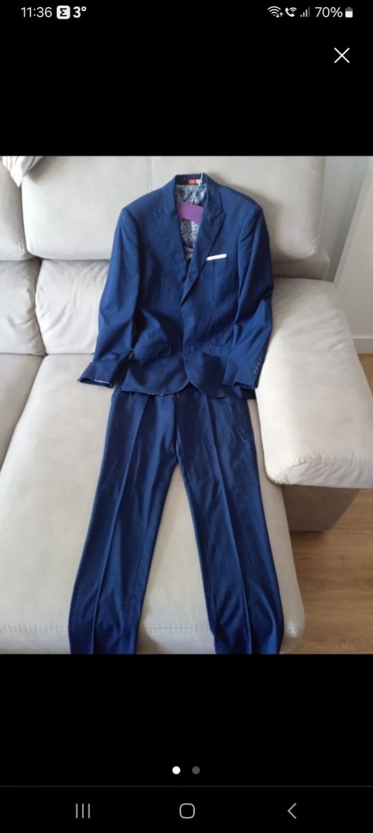 Traje azul marino