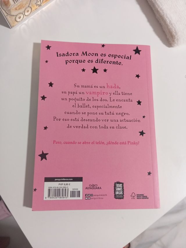 Isadora Moon va al ballet / Isadora Moon Goes to the Ballet (Spanish Edition)