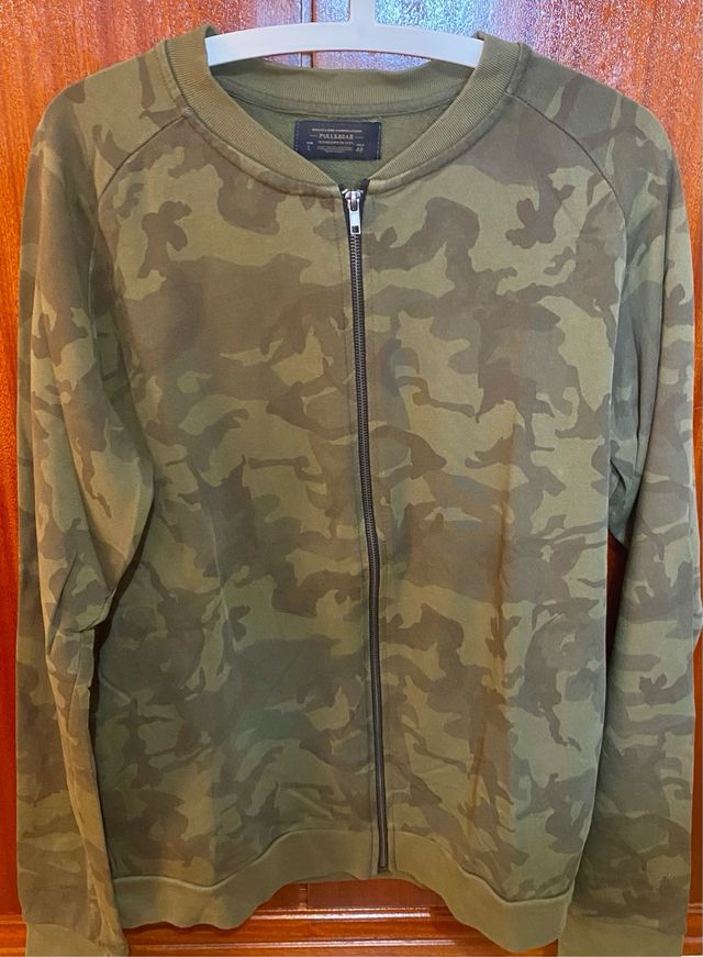 Felpa PullBear camouflage con zip