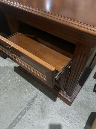 Lote de Mesa TV con ruedas y 2 sillones