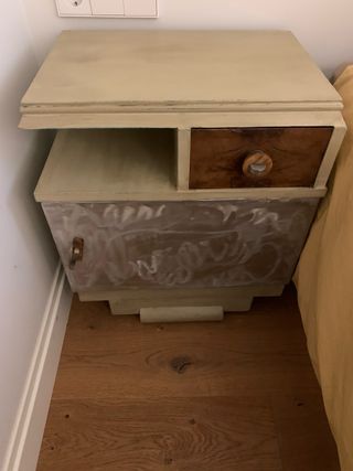 Mesitas de noche antiguas restauradas