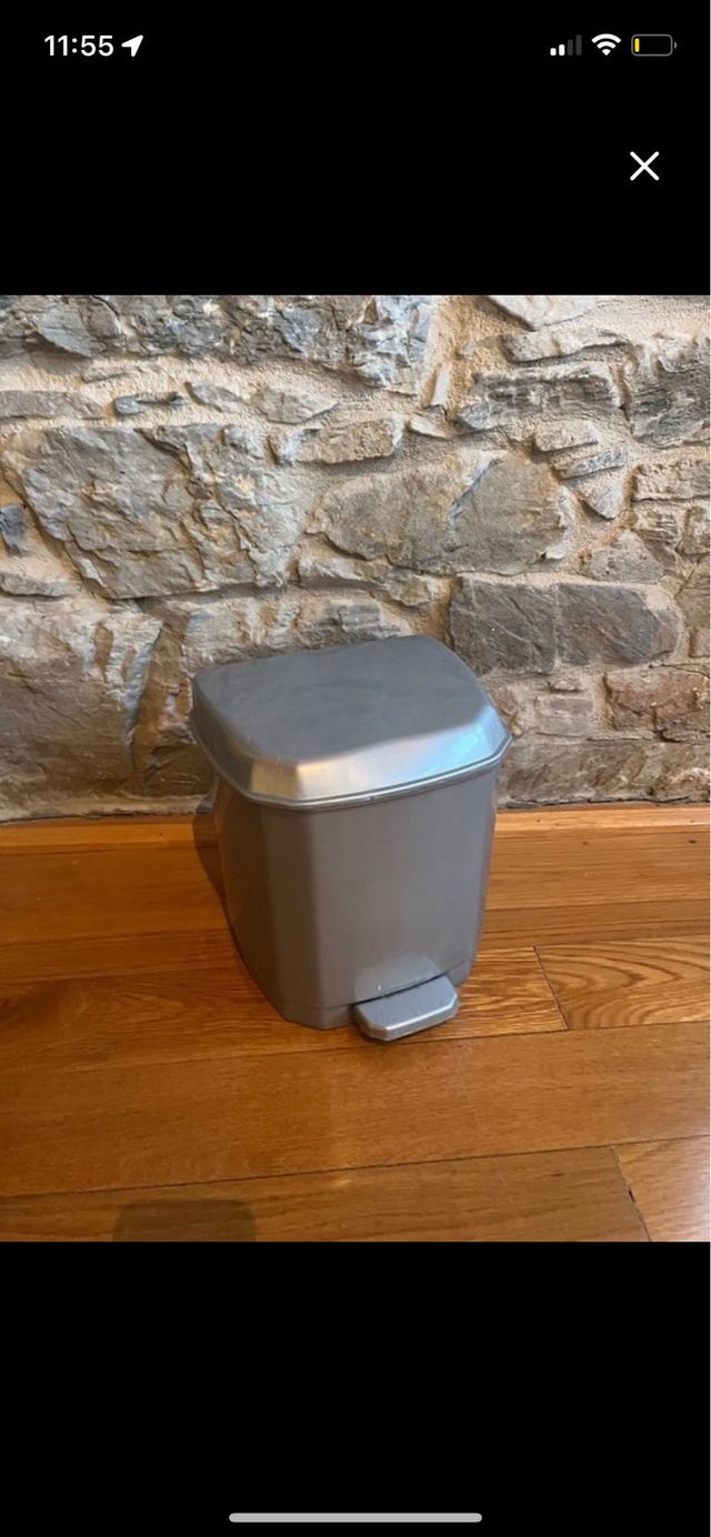 Cubo de basura pequeño