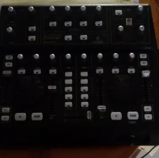 Mesa Mezcladora Behringer BCD3000 - Controladora