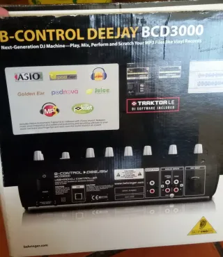 Mesa Mezcladora Behringer BCD3000 - Controladora