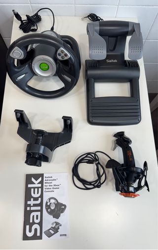 Volante Saitek para XBox 360 con pedales  joystick
