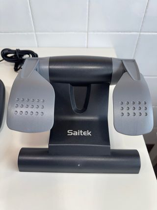 Volante Saitek para XBox 360 con pedales  joystick