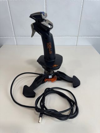 Volante Saitek para XBox 360 con pedales  joystick