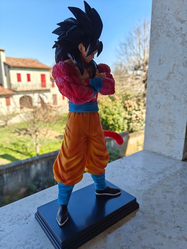 Goku SSJ 4