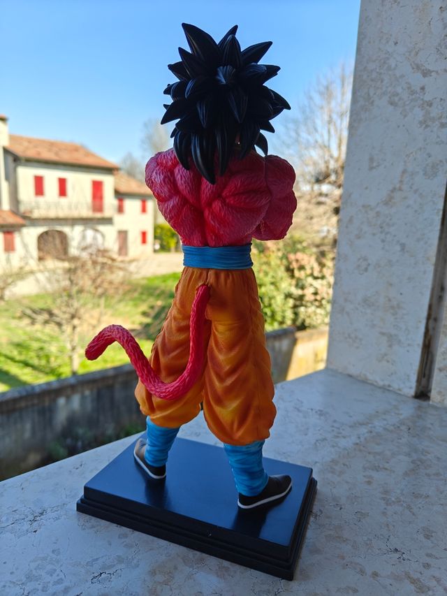Goku SSJ 4