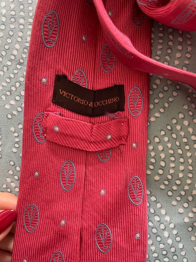 Corbata rosa Victorio Lucchino