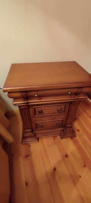 URGE Cama y mesillas dormitorio cerezo macizo.