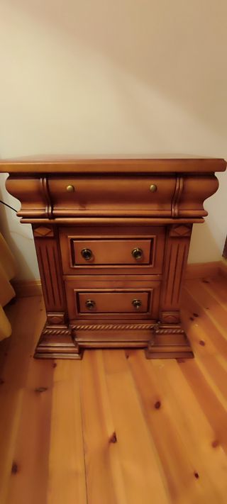 URGE Cama y mesillas dormitorio cerezo macizo.