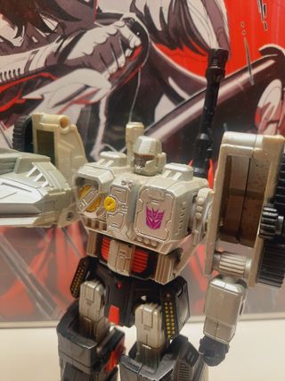 Transformers Megatron war whithin raro