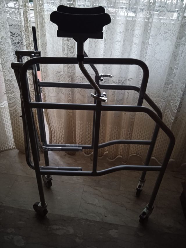 Girello adulti con ascellari