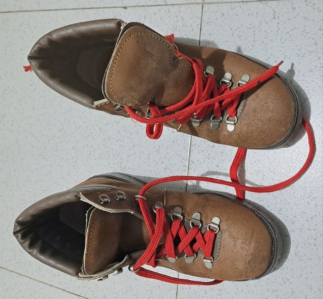 Negociable. Botas senderismo y montaña talla 37 -