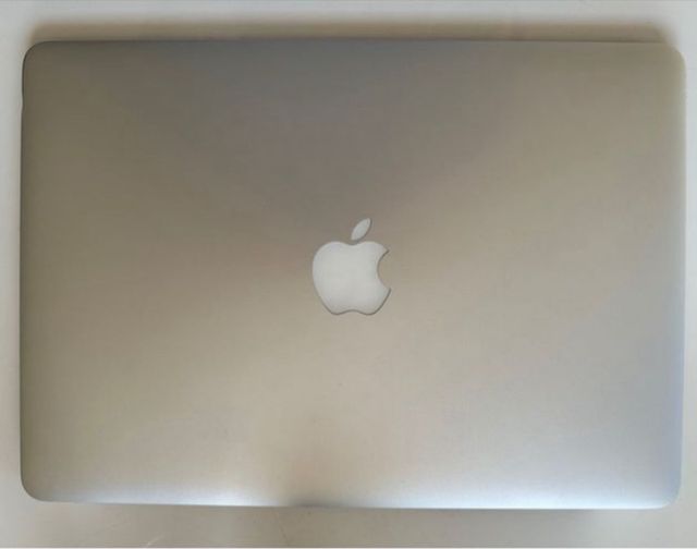 MacBook Apple