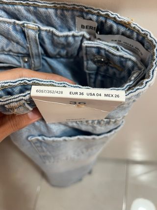 Falda vaquera midi talla S/36 de Bershka