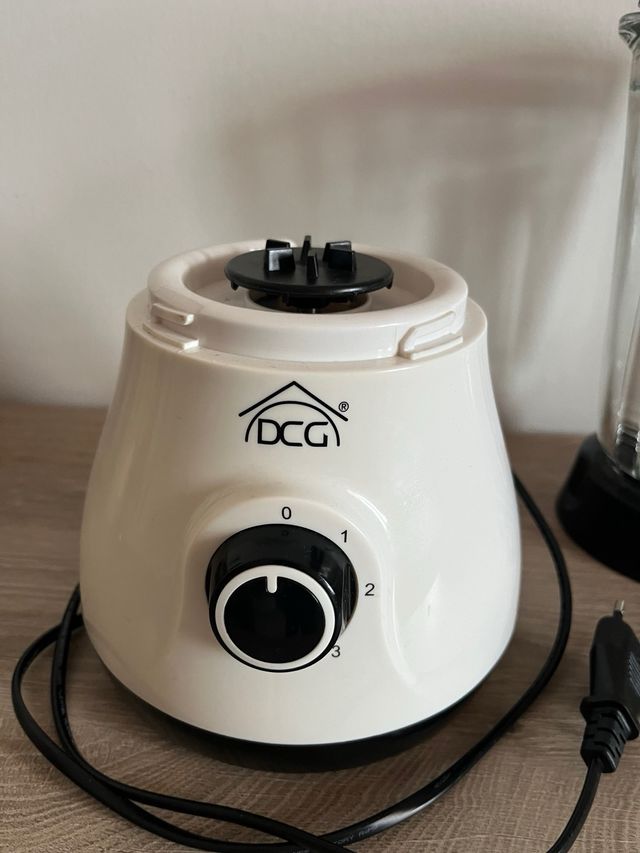 Frullatore elettrico con bicchiere in vetro DCG