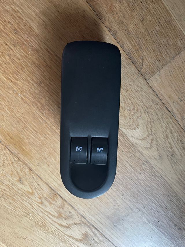 Marco botonera acompañante conductor Megan 2