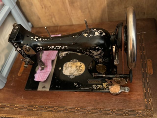 Maquina de coser Gritzner con mesa incluida
