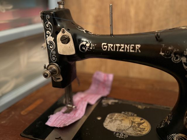 Maquina de coser Gritzner con mesa incluida