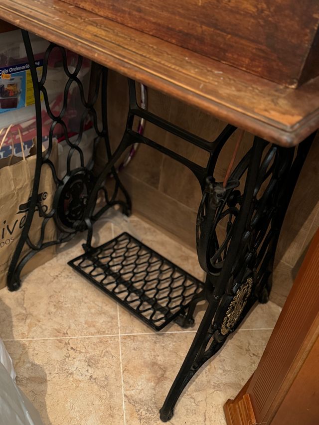 Maquina de coser Gritzner con mesa incluida