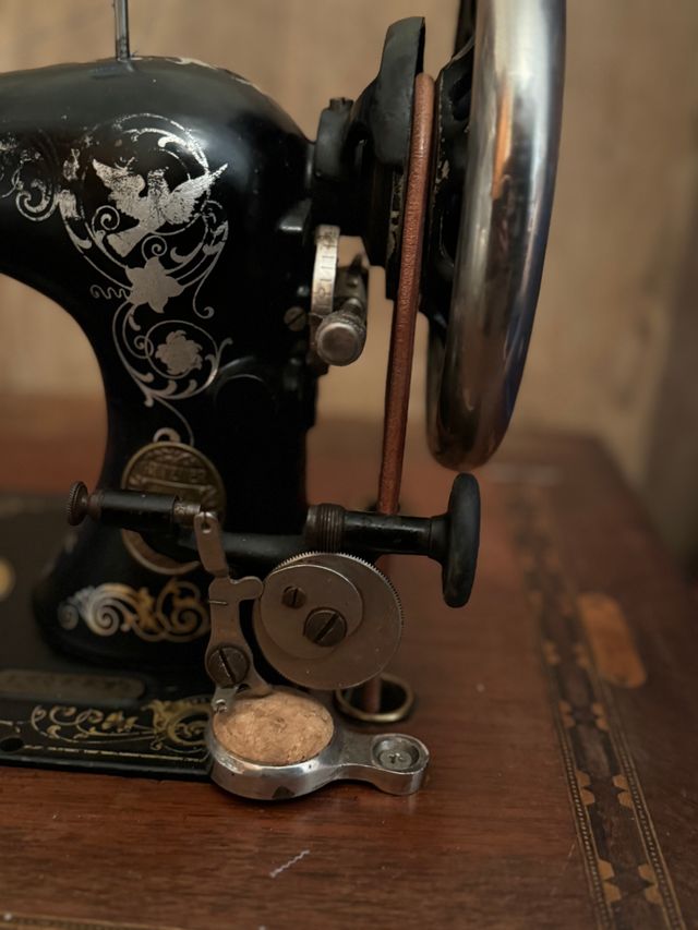 Maquina de coser Gritzner con mesa incluida