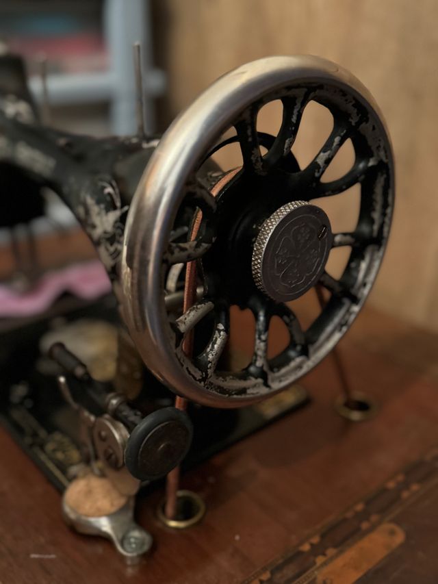 Maquina de coser Gritzner con mesa incluida