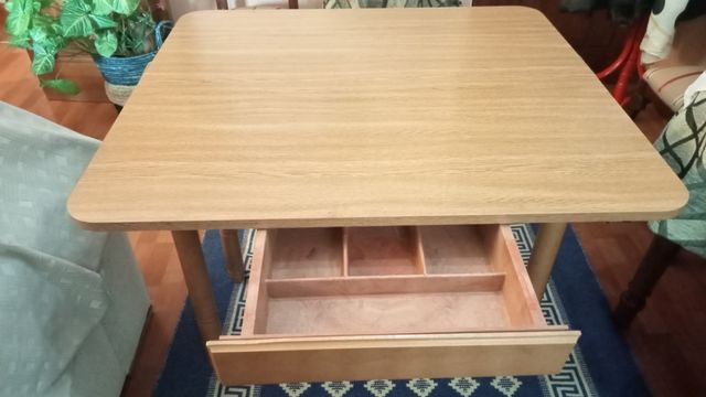 Mesa de madera para cocina.