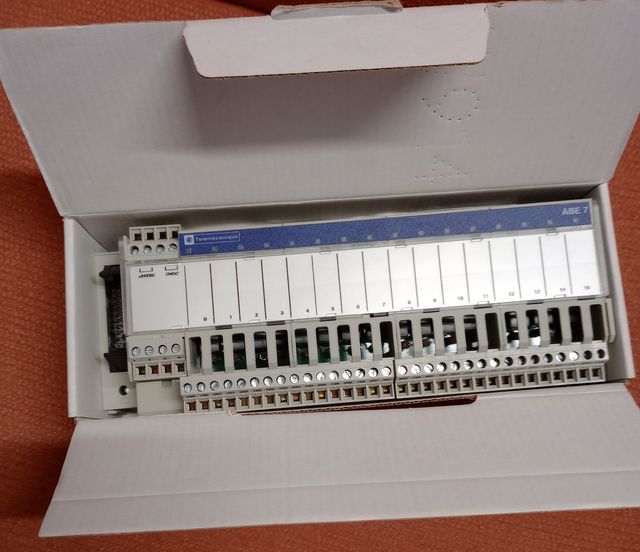 Base entradas Telemecanique ABE7-S16E2M0