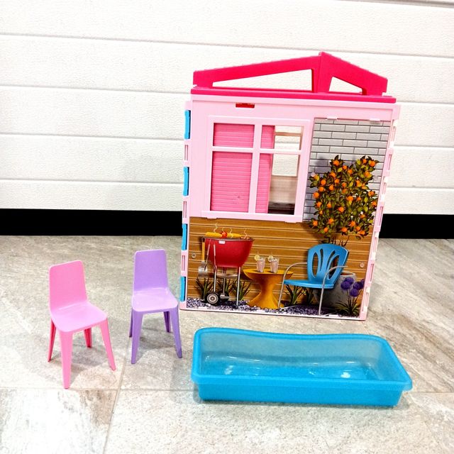 Casa con piscina de BARBIE