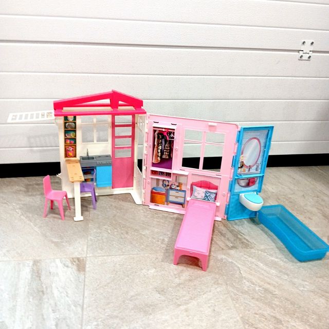 Casa con piscina de BARBIE