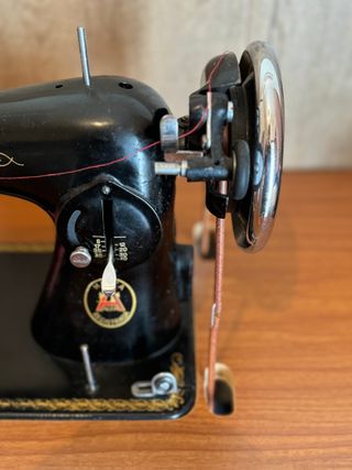 Maquina de coser Alfa con mesa incluida