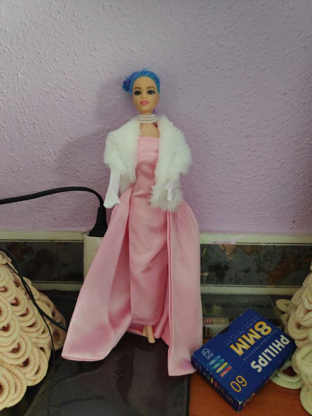 Barbie y vestido nuevo