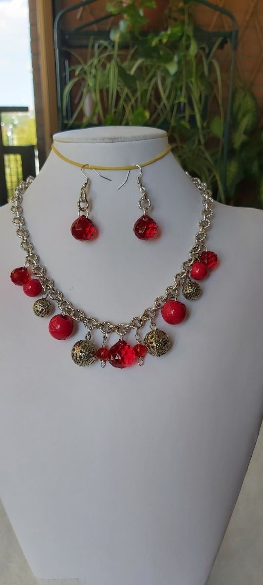 SET collana, bracciale, orecchini,con resine rosse