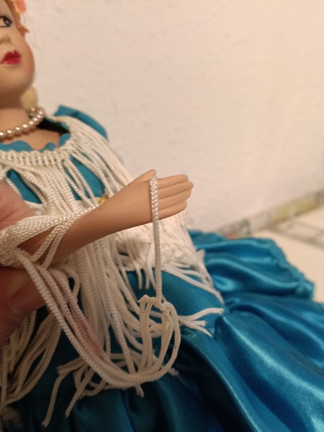 Bellissima bambola in porcellana flamenco di Marín a