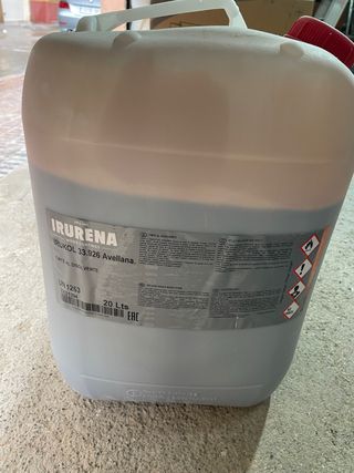Dos garafas de tinte al disolvete IURENA 