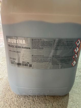 Dos garafas de tinte al disolvete IURENA 