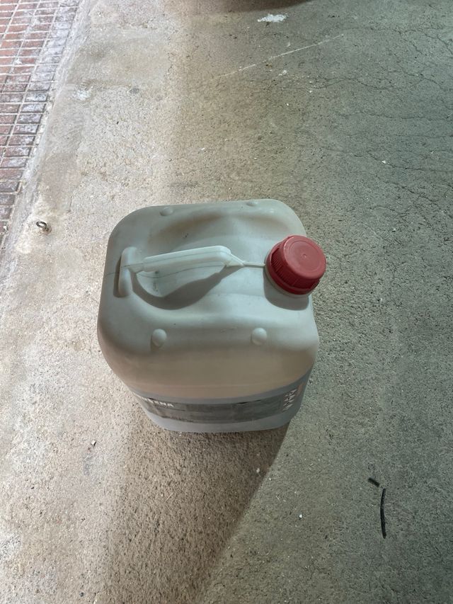 Dos garafas de tinte al disolvete IURENA 