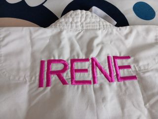 Traje judo Decathlon con nombre bordado